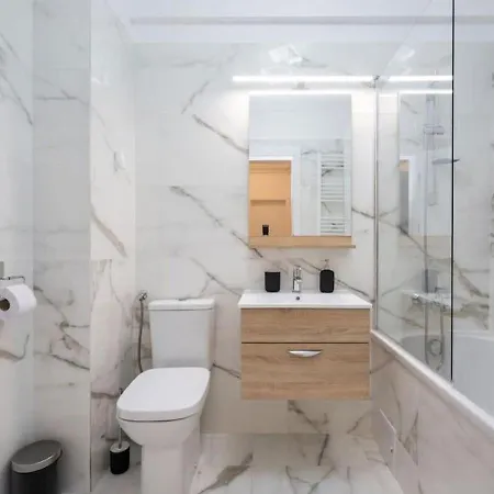 Bonita - Chic Urban Retreat With Private Balcony Daire Bükreş