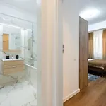 아파트 Bonita - Chic Urban Retreat With Private Balcony *