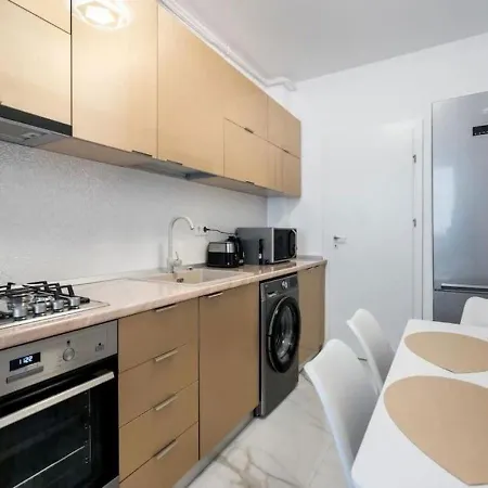 Bonita - Chic Urban Retreat With Private Balcony Appartement