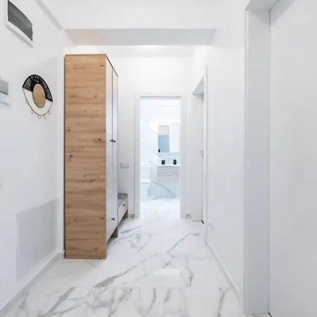 Appartamento Bonita - Chic Urban Retreat With Private Balcony