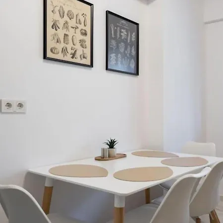 Appartement Bonita - Chic Urban Retreat With Private Balcony *