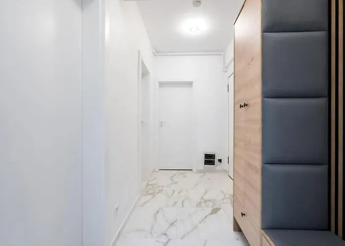 Bonita - Chic Urban Retreat With Private Balcony Apartman