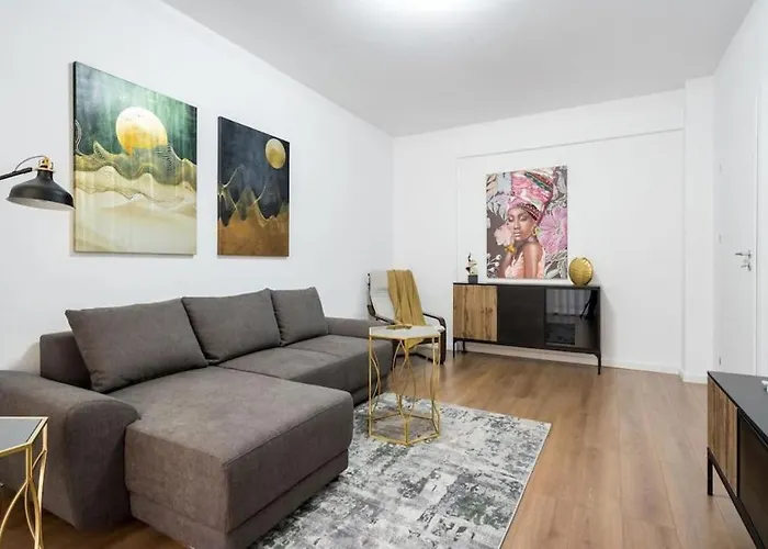 Bonita - Chic Urban Retreat With Private Balcony *