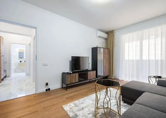 Bonita - Chic Urban Retreat With Private Balcony