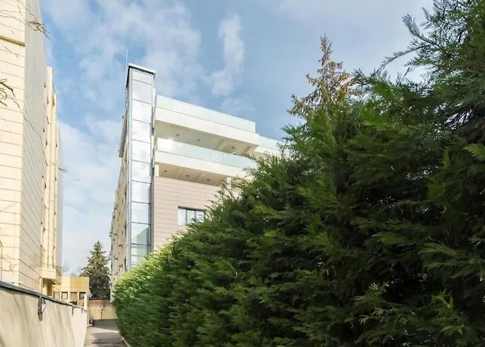 Bonita - Chic Urban Retreat With Private Balcony Apartman *