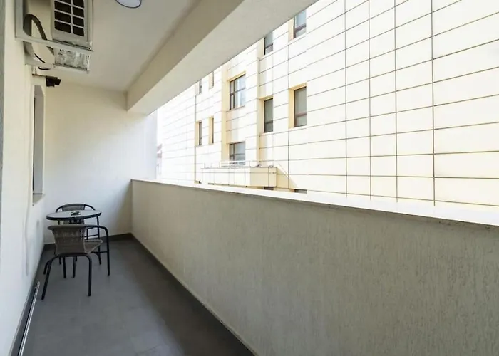 Apartman Bonita - Chic Urban Retreat With Private Balcony Bukarest