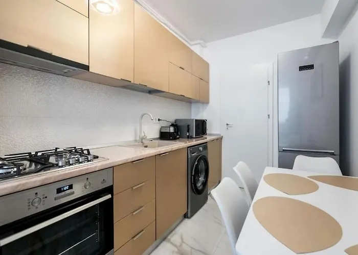 Bonita - Chic Urban Retreat With Private Balcony Apartman