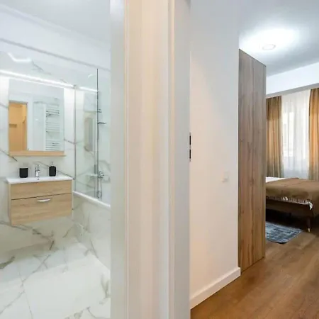 Apartment Bonita - Chic Urban Retreat With Private Balcony *