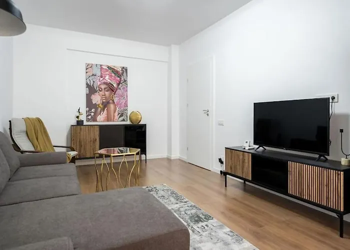 דירה Bonita - Chic Urban Retreat With Private Balcony *
