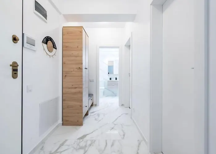 דירה Bonita - Chic Urban Retreat With Private Balcony