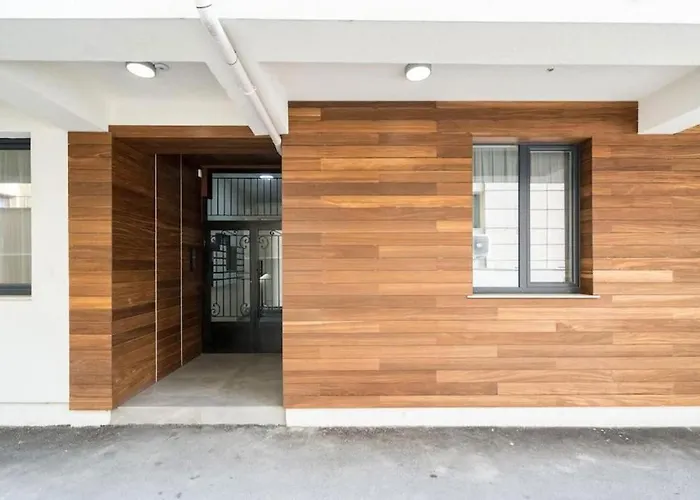 Bonita - Chic Urban Retreat With Private Balcony דירה *